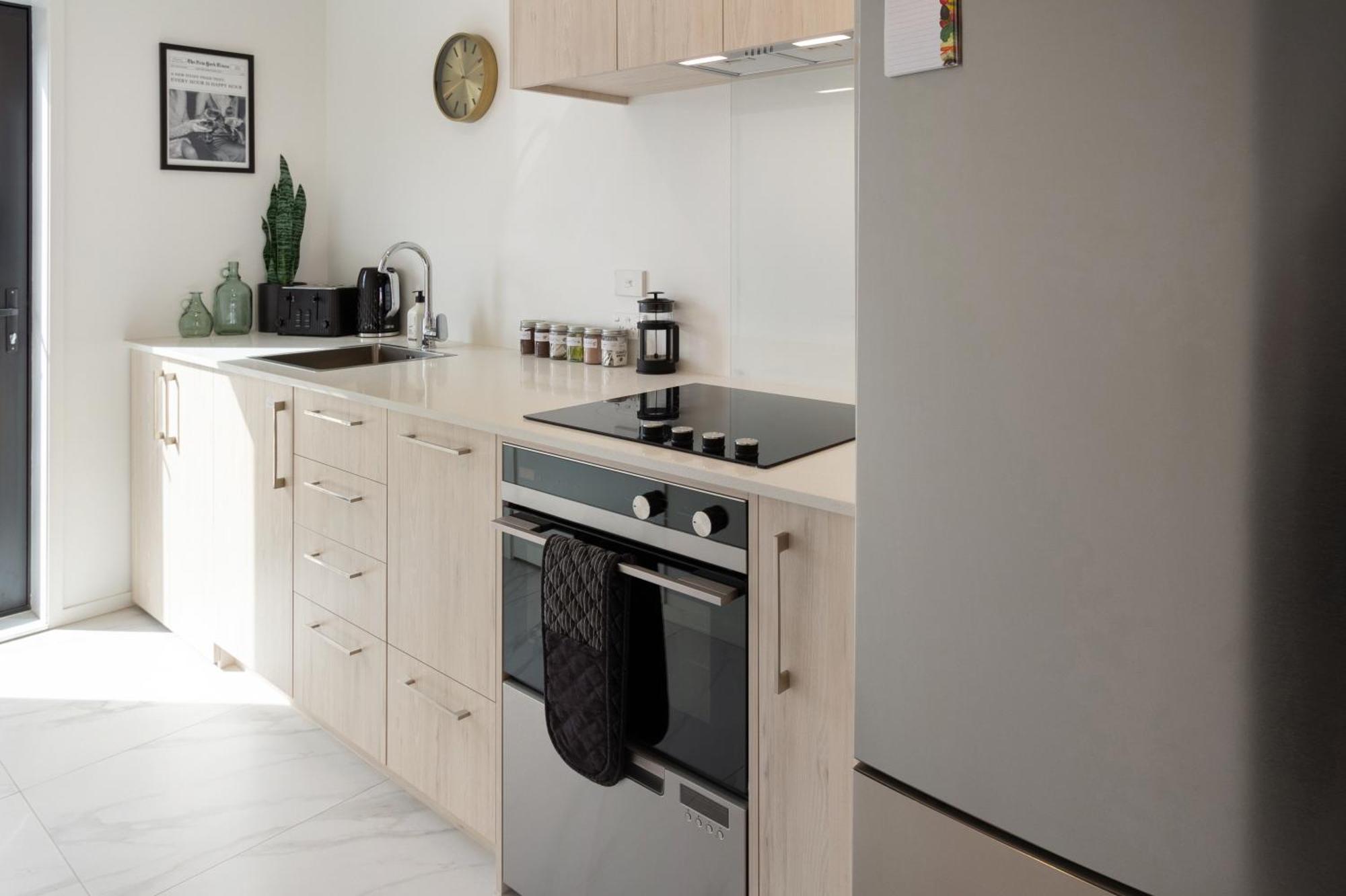 Prime Locale: Studio With Balcony Christchurch Exterior photo